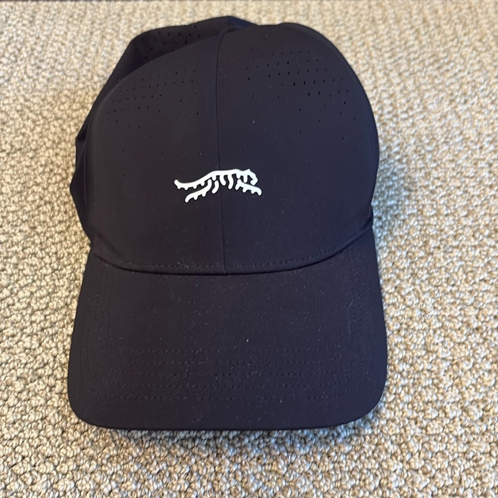 Like new without tags Sunday Red Hat, S/M, 56cm. Tiger Woods Collection